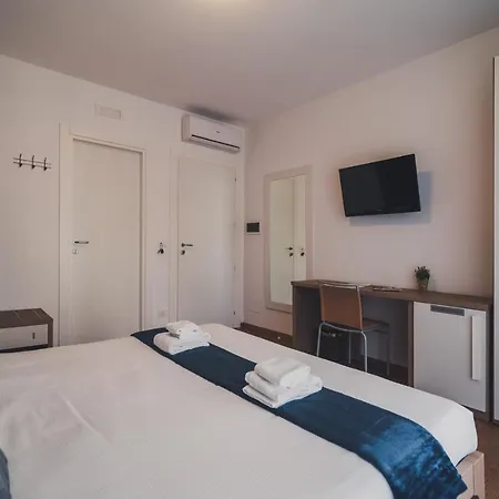 Trip Room & Breakfast-3